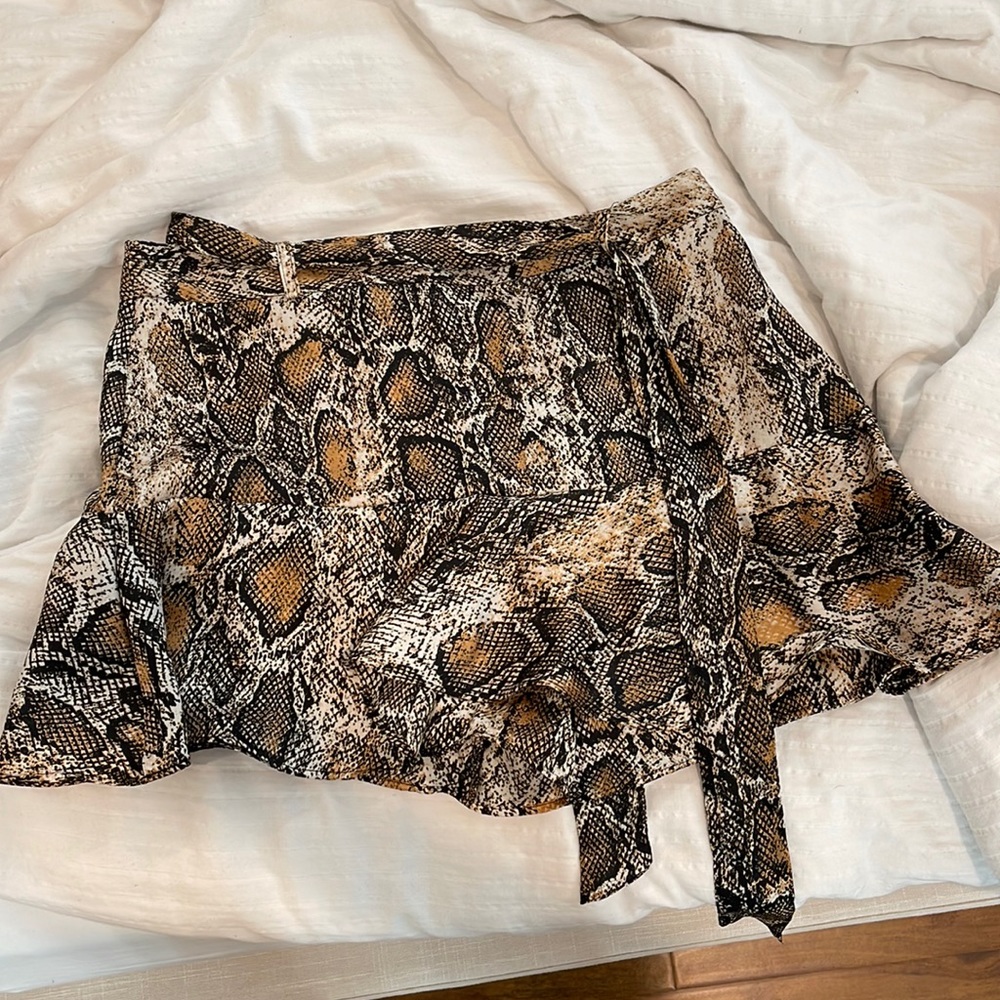 Zara snakeprint skort *NEW W TAGS*